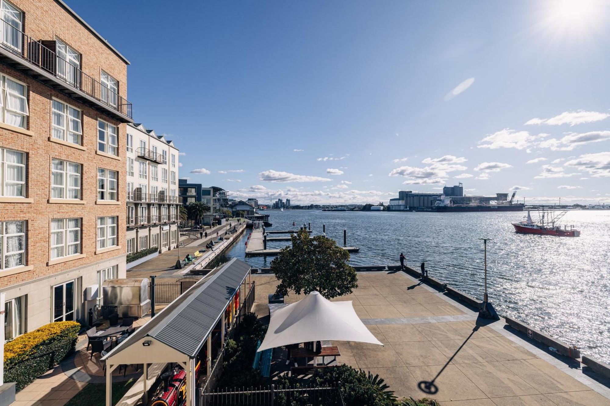 Rydges Newcastle Hotel Exterior photo